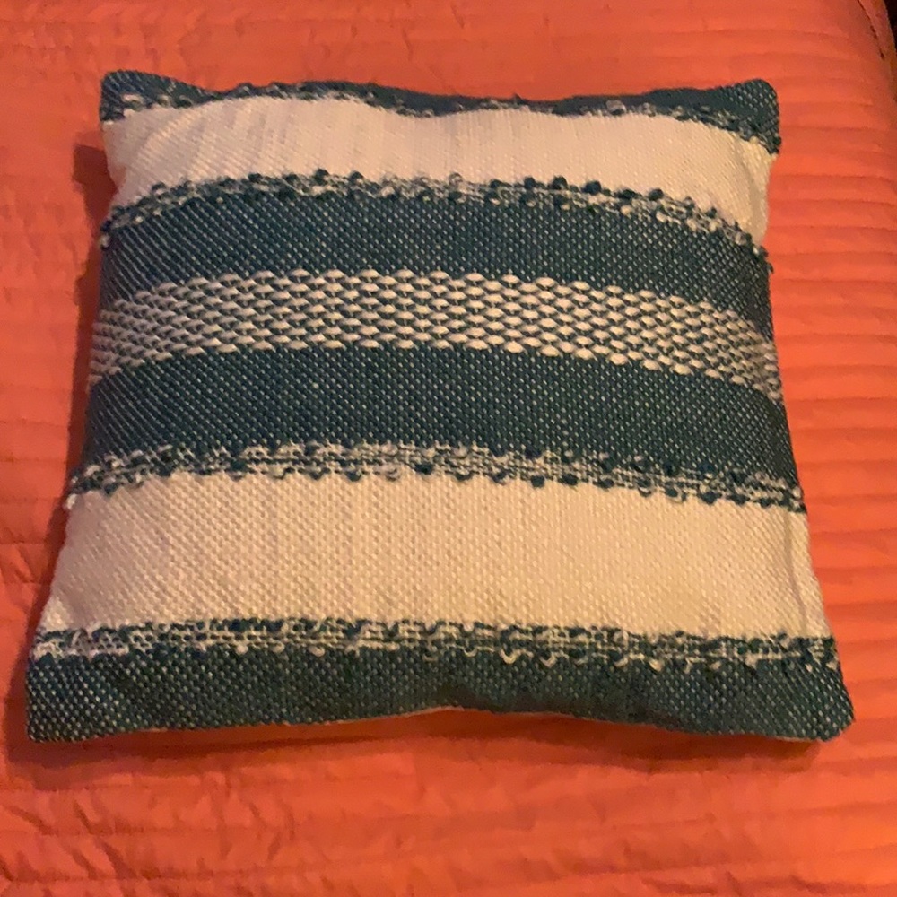 Indoor/outdoor throw pillow